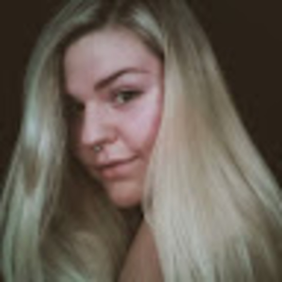 Meet your Posher, Alexandra - Picture 1 of 1